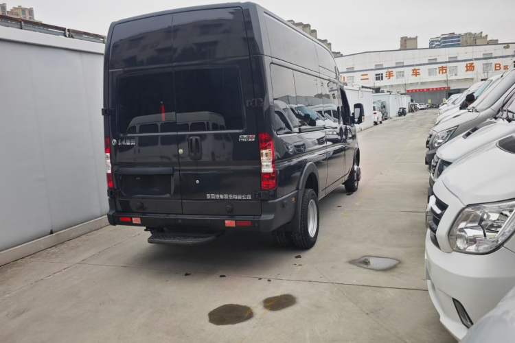 Used Dongfeng Yufeng Yufeng 2021 2.3T Power King Rear-Drive Logistics Vehicle Long Wheelbase High Roof Dual Rear Tires 6–9 Seats China VI Standard M9T