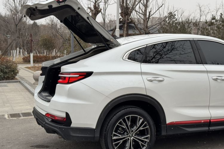 Used Changan CS85 COUPE 2023 1.5T DCT Luxury Version
