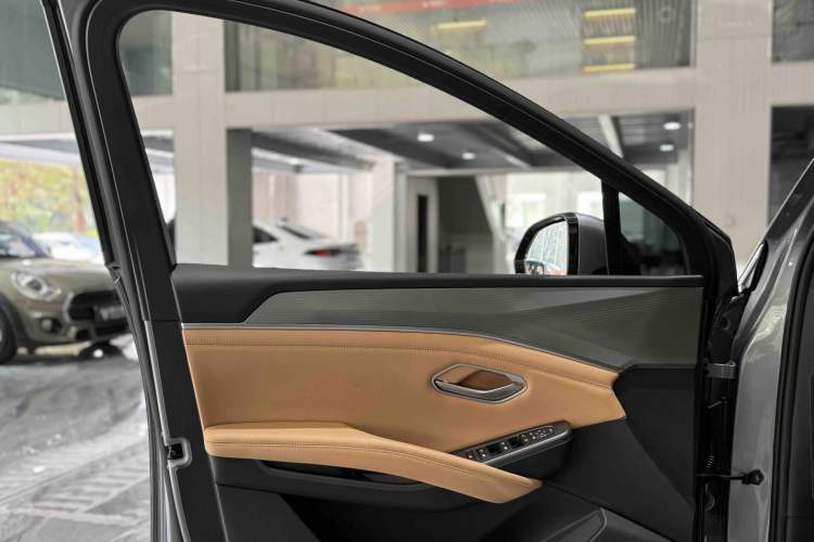 Used BYD Song L DM-i 2024 112 km Leading Edition
