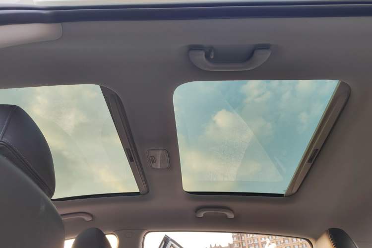 Used Kia Sportage R 2015 2.0L Automatic Two-Wheel Drive DLX Model
