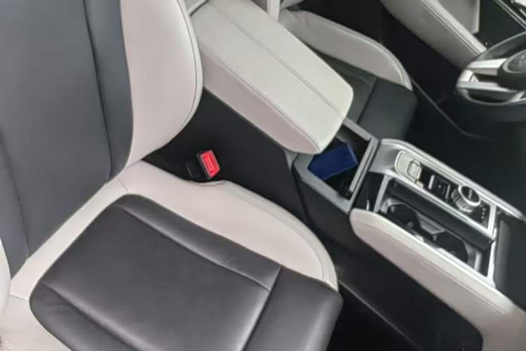 Used Mitsubishi AIRTREK 2022 Hardcore Edition