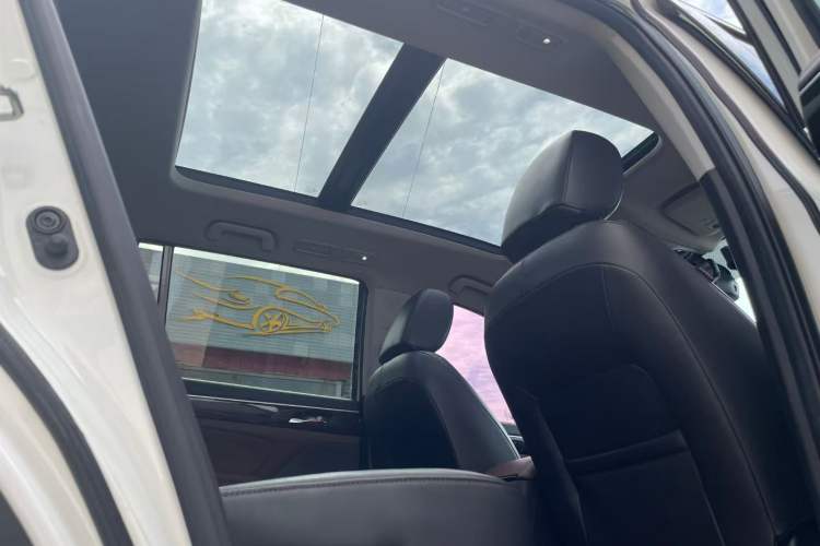 Used GAC Trumpchi GS8 2017 320T Two-Wheel Drive Luxury Smart Connectivity Version (7 Seats)
