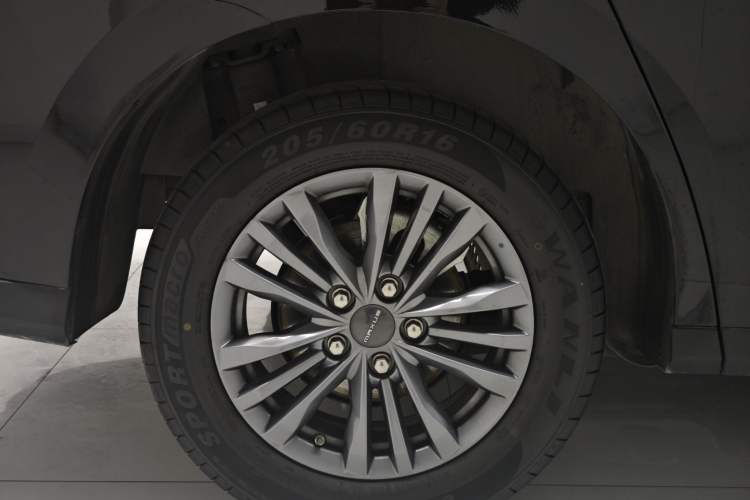 Used SAIC MAXUS EUNIQ 5 2020 1.3T PLUG-IN Elite Edition
