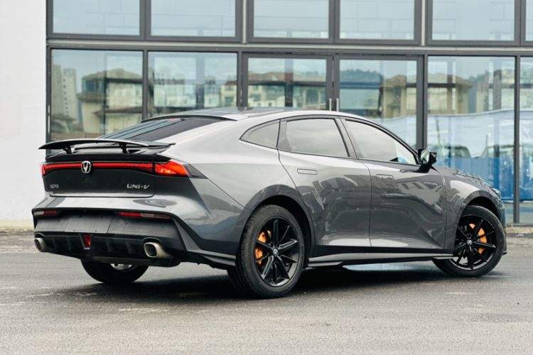 Used Changan UNI-V 2022 1.5T Prestige Version
