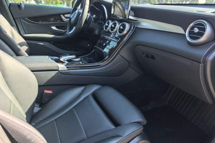 Used Mercedes-Benz GLC 2017 GLC 260 4MATIC Luxury Model