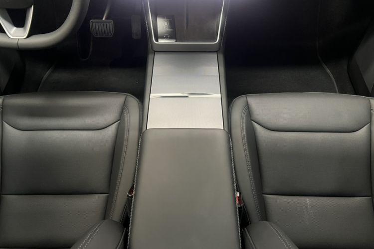 Used Tesla Model Y 2025 Rear-Wheel-Drive Version
