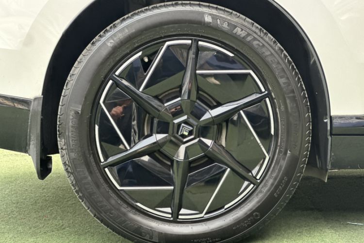 Used  HT 2023 670 Rear-Drive Ultra-High Voltage Version