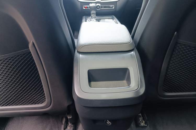 Used Volvo XC60 2019 T5 4x4 Smart Edition China VI Standard