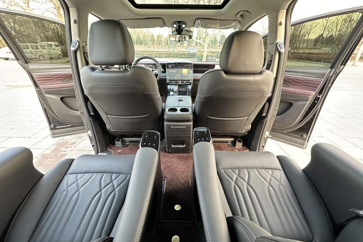 Used GAC Trumpchi M8 2024 Master Series 400T Prestige Edition
