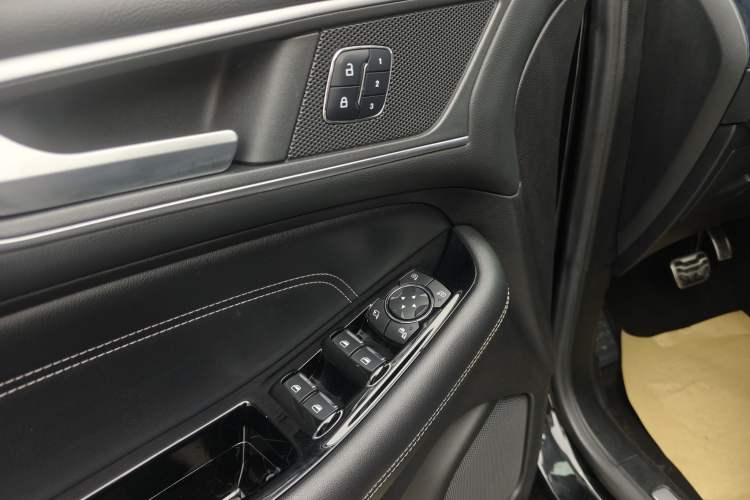 Used Ford Edge 2018 EcoBoost 245 Four-Wheel Drive Titanium 7-Seater
