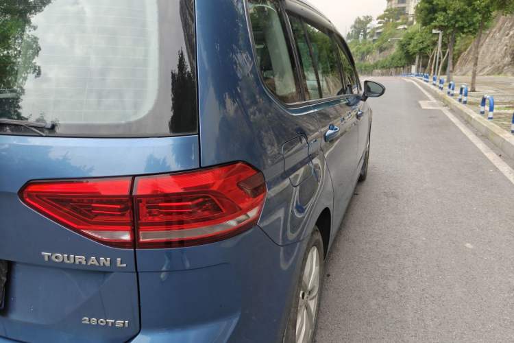 Used Volkswagen Touran 2016 Volkswagen Touran L 280TSI DSG Comfort Edition
