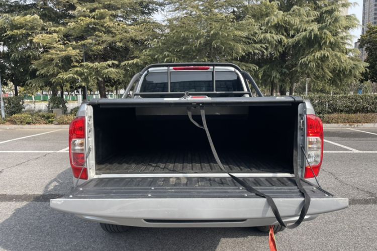 Used Dongfeng Ruichi 7 2022 2.3T Automatic Two-Wheel Drive Diesel Standard Version with Long Cargo Bed and Flat-Floor Design M9T
