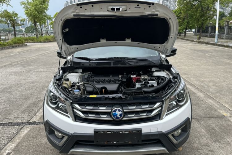 Used Venucia T70X 2016 2.0L CVT SmartFun Sport Edition