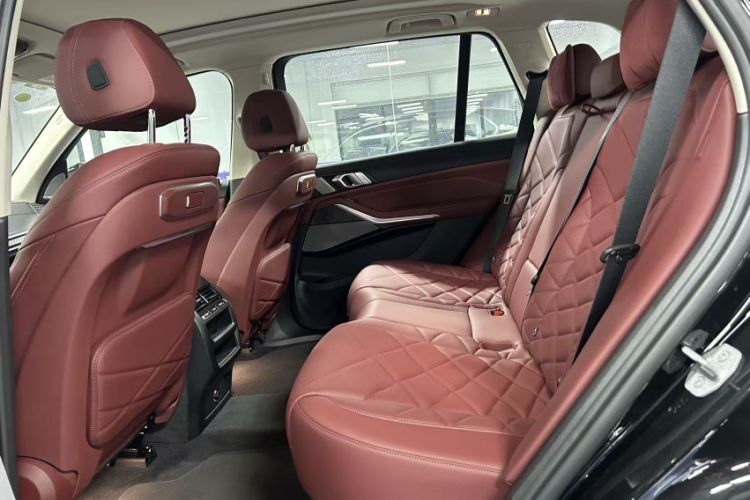 Used BMW X5 2023 xDrive 30Li Luxury M Sport Package
