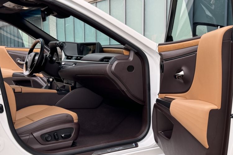 Used Lexus ES 2020 300h Premium Edition
