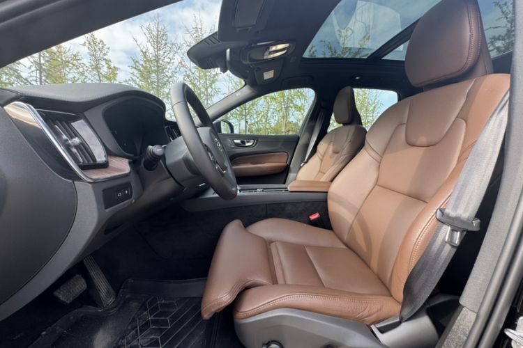 Used Volvo XC60 New Energy 2025 Plug-in Hybrid Long-Range All-Wheel Drive Smart & Luxurious Edition
