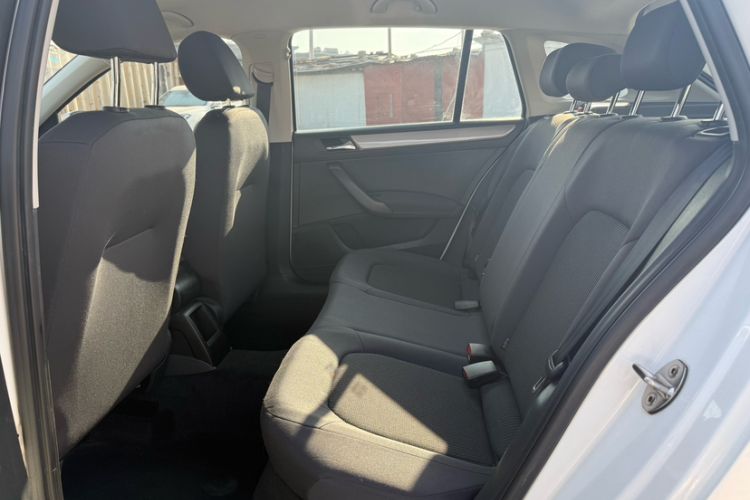 Used Volkswagen Santana 2016 Cross 1.6L Automatic Fashion Edition