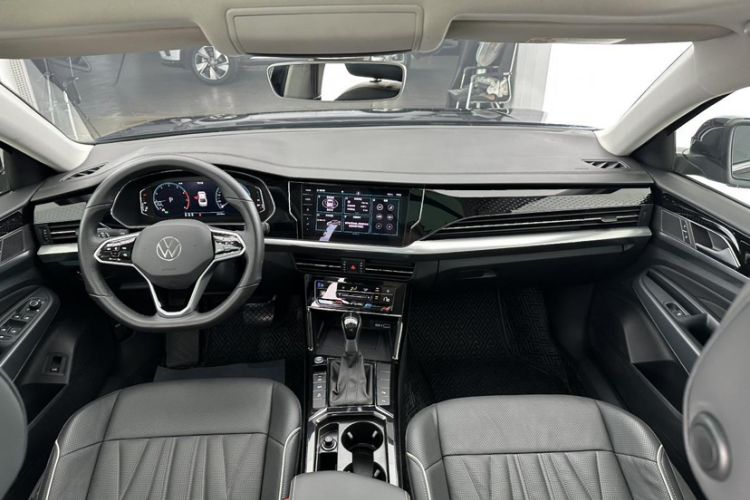 Used Volkswagen Passat 2022 330TSI Starry Luxury Edition Custom Version
