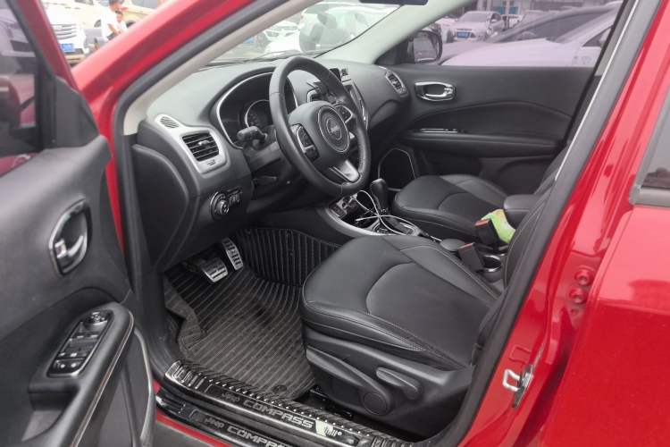 Used  Compass 2017 200T Automatic Family Edition
