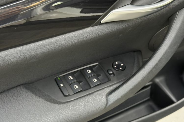 Used BMW X1 2015 sDrive18i Leading Edition