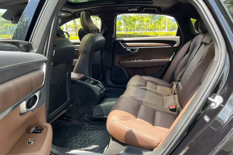 Used Volvo S90 2024 B5 Zhiyuan Luxury Edition
