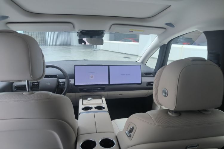 Used Li Auto MEGA 2024 Ultra Model
