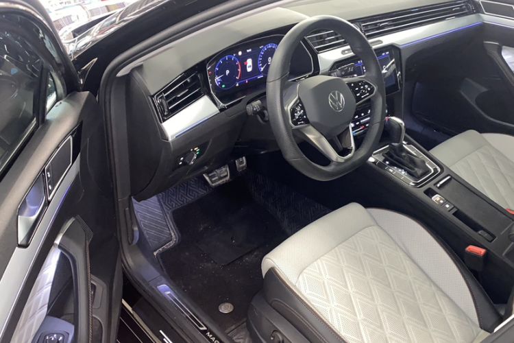 Used Volkswagen Magotan 2023 2 Million Units Limited Edition 330TSI DSG Leading Version
