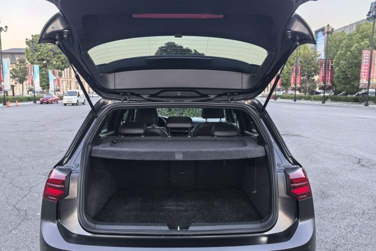 Used Volkswagen Golf 2023 Facelift 280TSI DSG R-Line Lite
