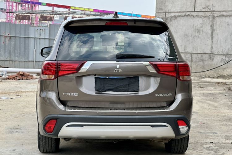 Used Mitsubishi Outlander 2019 2.4L 4x4 Zhi Xiang Edition 7 Seats China VI Standard