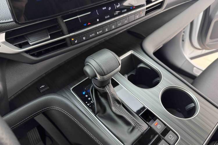 Used Toyota Sienna 2023 2.5L Hybrid Deluxe Edition
