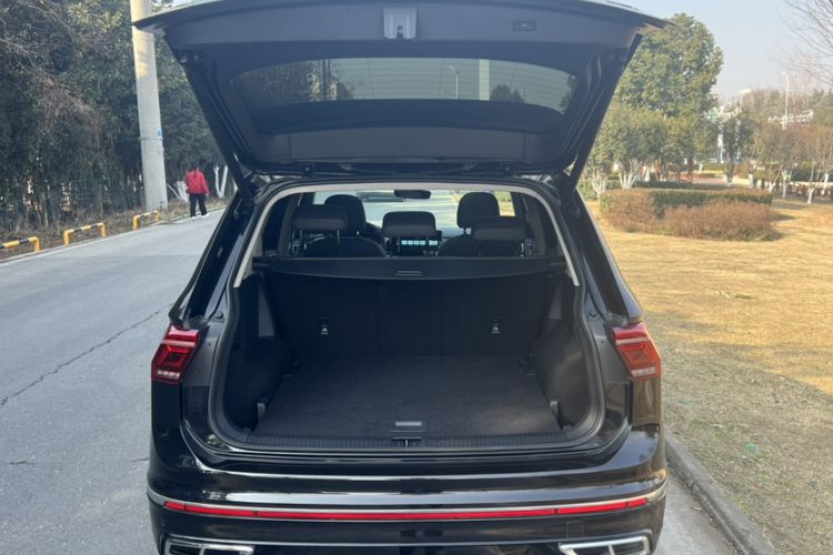 Used Volkswagen Tiguan L 2023 Restyled 330TSI Automatic Two-Wheel Drive R-Line Enhanced Comfort Version