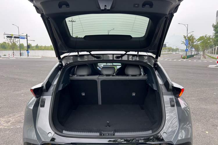 Used Lynk & Co Z20 2025 530 km Range Rear-Wheel Drive Max
