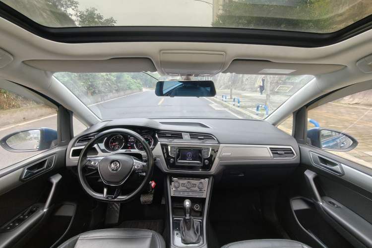 Used Volkswagen Touran 2016 Volkswagen Touran L 280TSI DSG Comfort Edition
