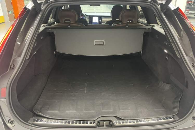 Used Volvo V90 2024 Cross Country B5 AWD Prestige Edition
