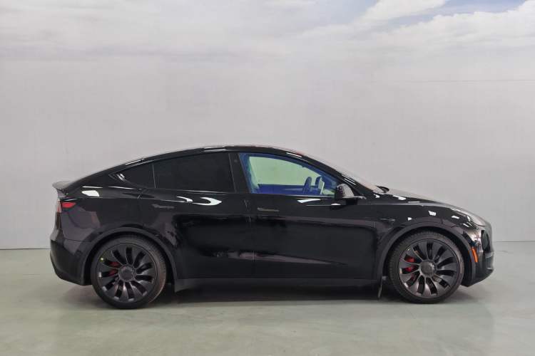 Used Tesla Model Y 2023 High-Performance All-Wheel-Drive Version
