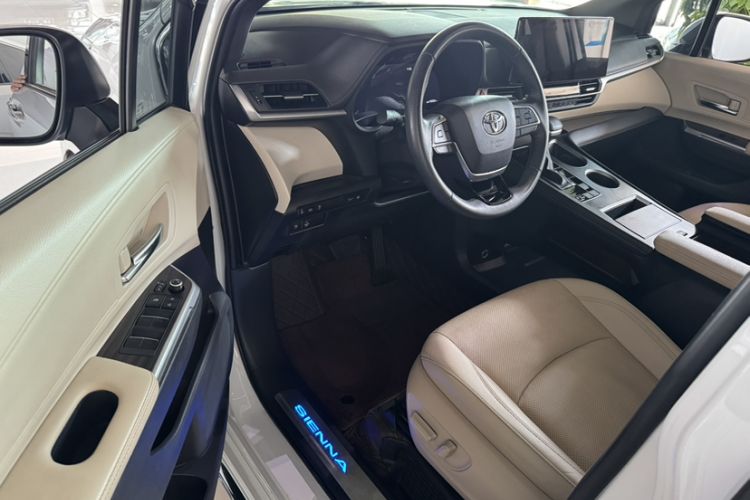 Used Toyota Sienna 2021 2.5L Hybrid Ultimate Edition
