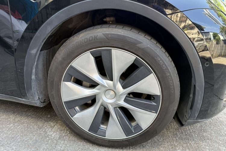 Used Tesla Model Y 2021 Long-Range All-Wheel-Drive Version
