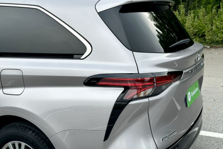 Used Toyota Sienna 2021 2.5L Hybrid Luxury Edition
