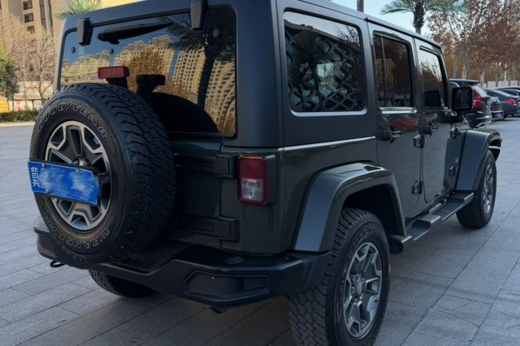 Used  Wrangler 2014 3.0L Sahara Four-Door Edition