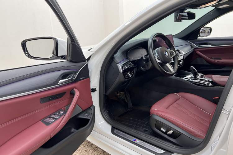 Used BMW 5 Series 2021 Facelifted 530Li Leading Edition M Sport Package
