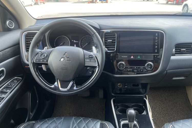Used Mitsubishi Outlander 2020 2.4L 4x4 Zhi Xiang Edition 5 Seats
