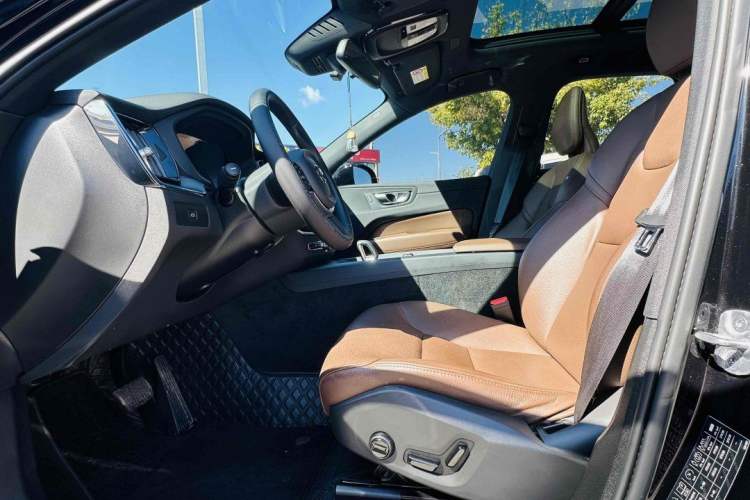 Used Volvo XC60 2024 B5 4x4 Smart Luxury Edition
