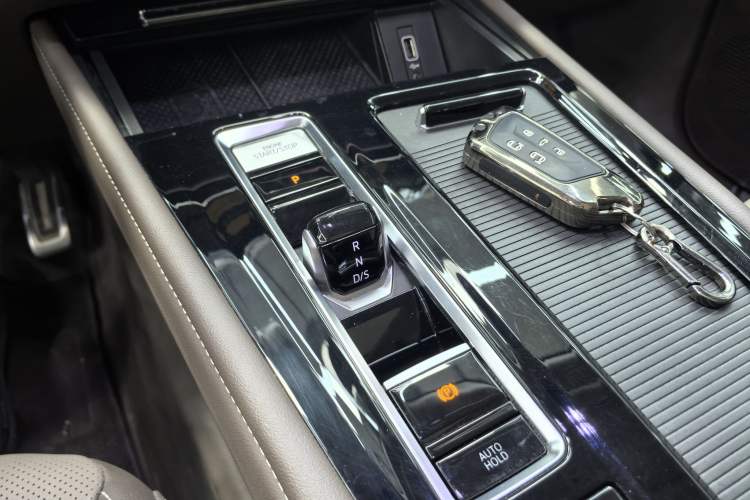 Used Volkswagen Viloran 2023 Revised 380TSI Prestige Edition
