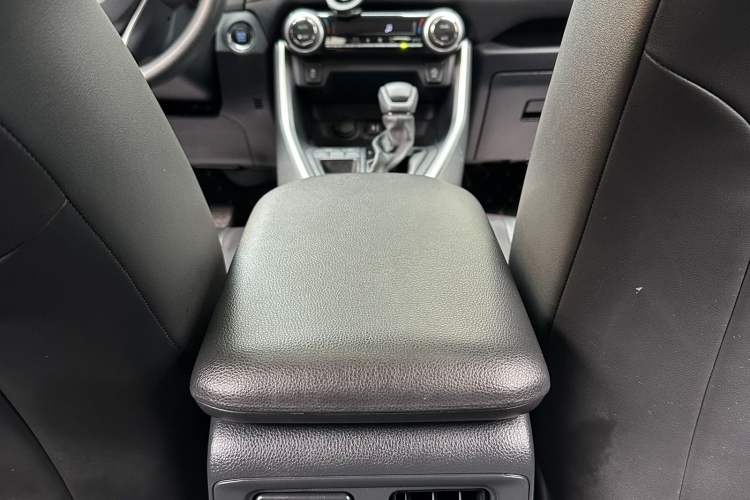 Used Toyota RAV4 2022 2.0L CVT Two-Wheel Drive Fashion Edition
