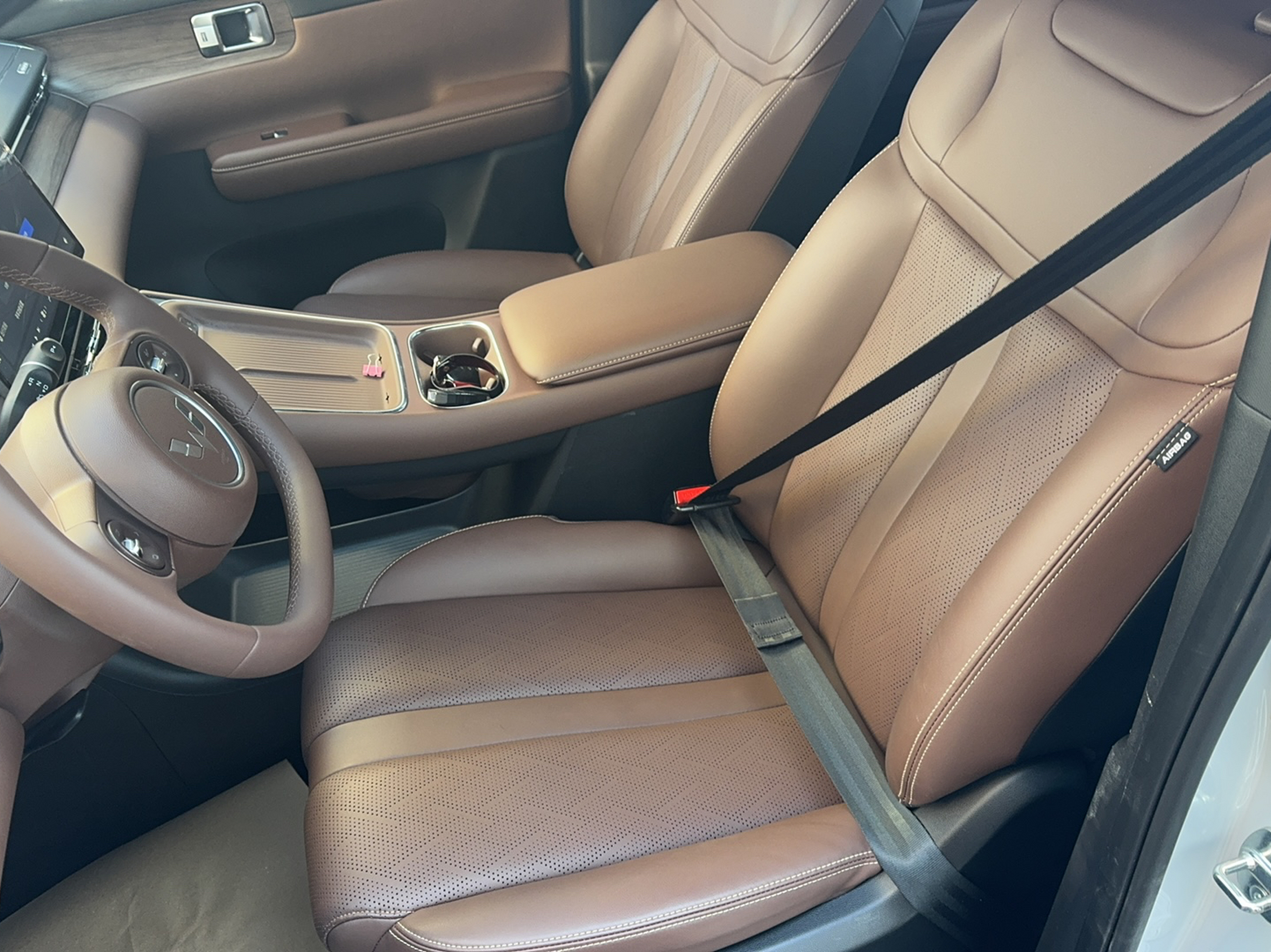 Переднее сиденье в автомобиле