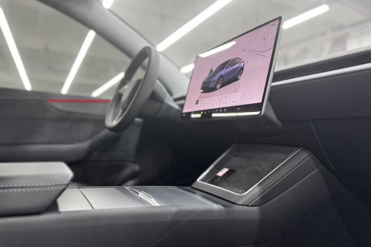 Used Tesla Model Y 2025 Long-Range All-Wheel-Drive Version
