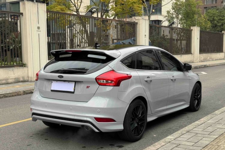 Used Ford Focus 2018 Hatchback Classic EcoBoost 180 Automatic Sport Edition

