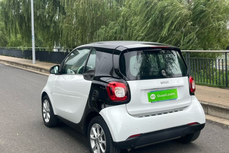 Used  fortwo 2015 1.0L 52 kW hardtop Dynamic version
