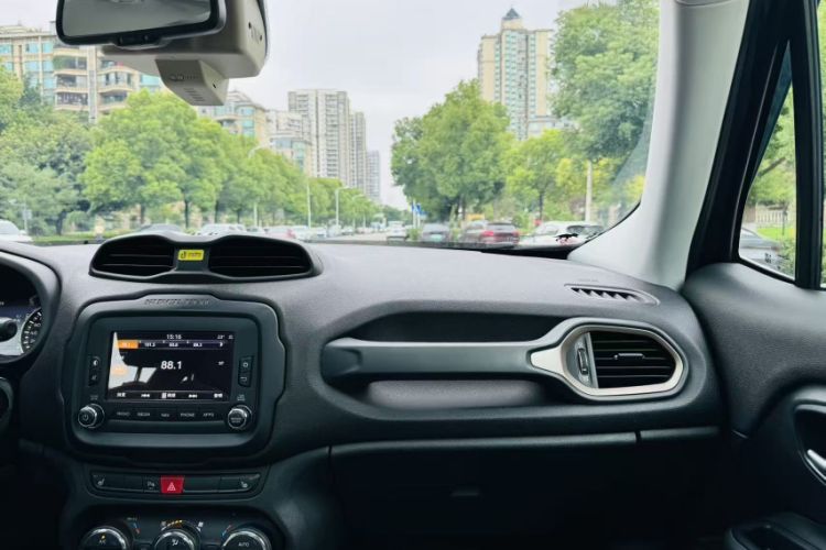 TDK.VehicleDetails.img