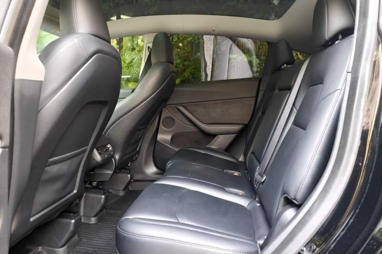 Used Tesla Model Y 2023 Long-Range All-Wheel-Drive Version